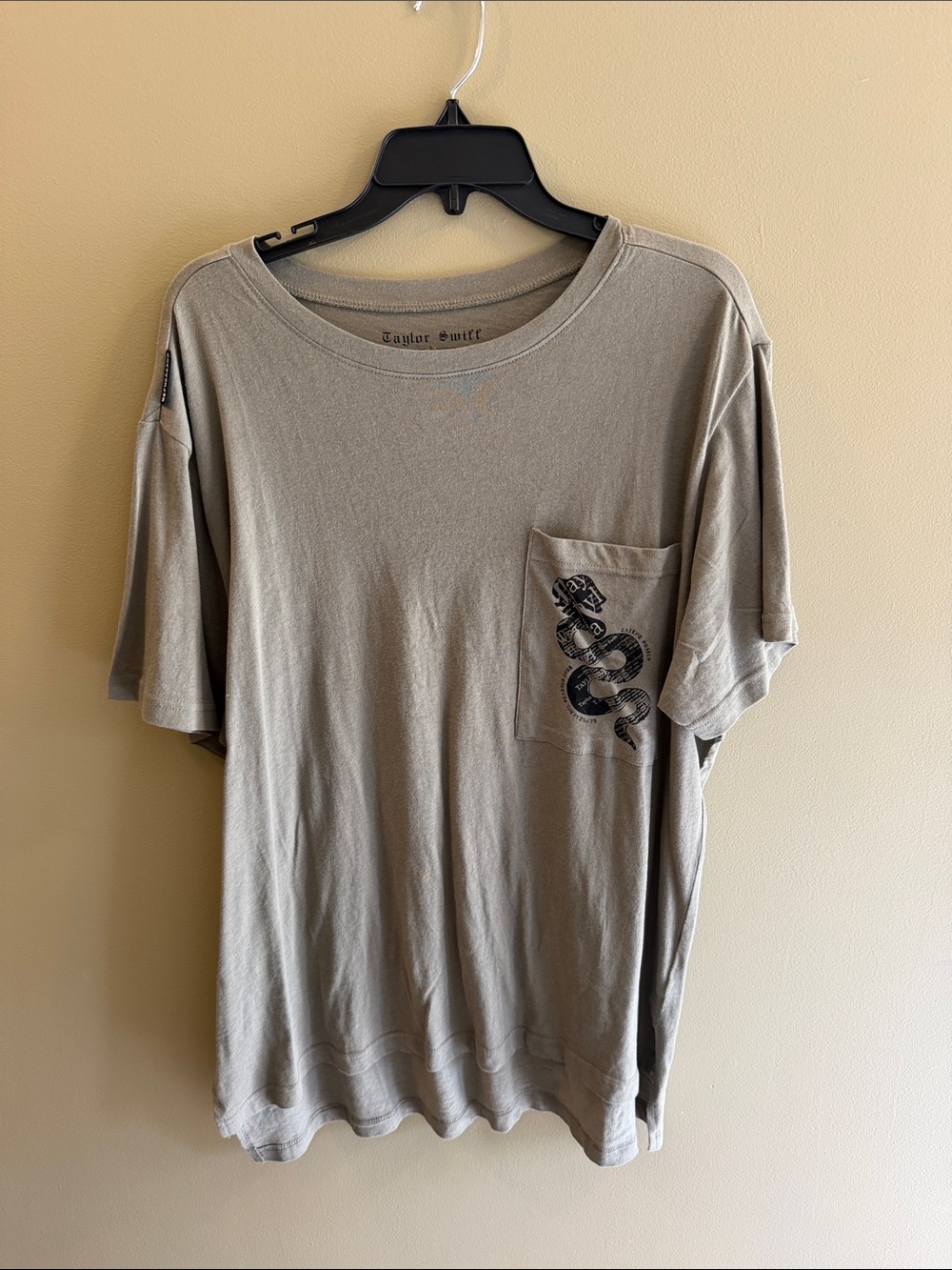 Taylor Swift Men's Short-Sleeve reputation official merch